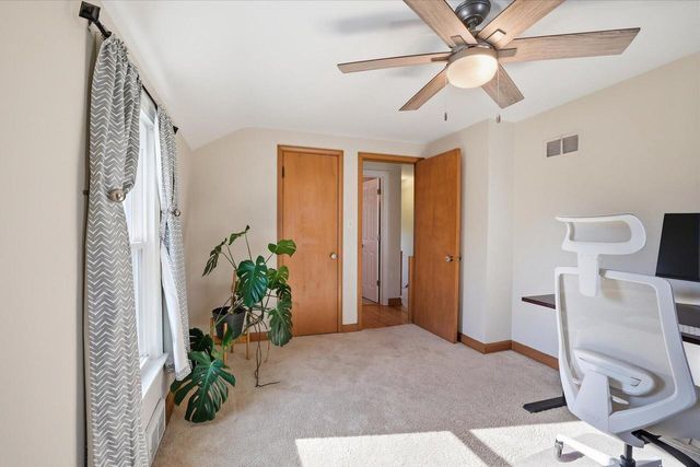 2404 N 89th STREET, Wauwatosa, WI 53226