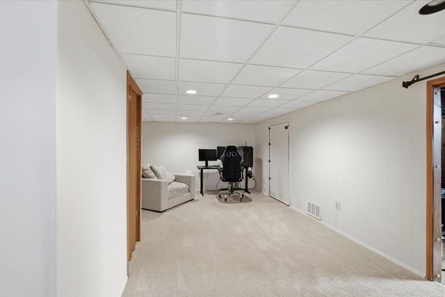 2404 N 89th STREET, Wauwatosa, WI 53226