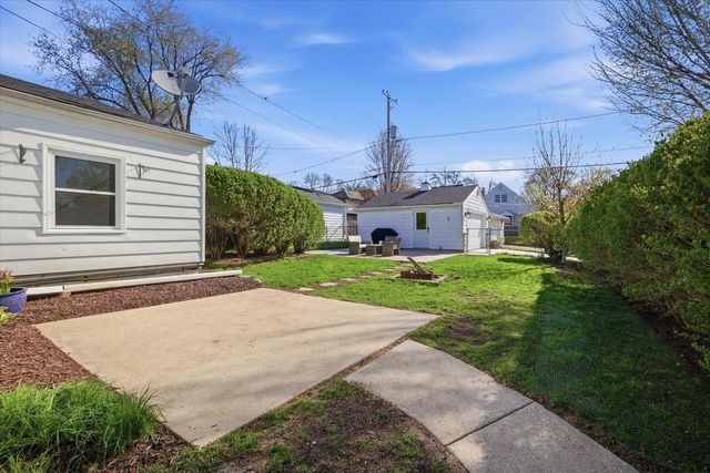 2404 N 89th STREET, Wauwatosa, WI 53226