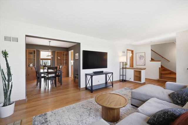 2404 N 89th STREET, Wauwatosa, WI 53226