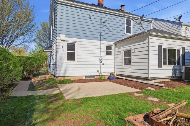 2404 N 89th STREET, Wauwatosa, WI 53226