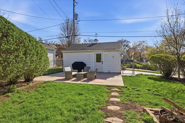 2404 N 89th STREET, Wauwatosa, WI 53226