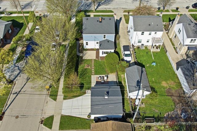 2404 N 89th STREET, Wauwatosa, WI 53226