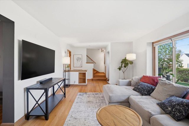 2404 N 89th STREET, Wauwatosa, WI 53226