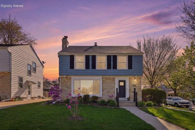 2404 N 89th STREET, Wauwatosa, WI 53226