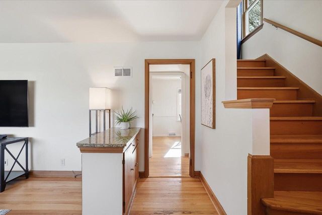 2404 N 89th STREET, Wauwatosa, WI 53226