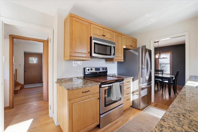 2404 N 89th STREET, Wauwatosa, WI 53226
