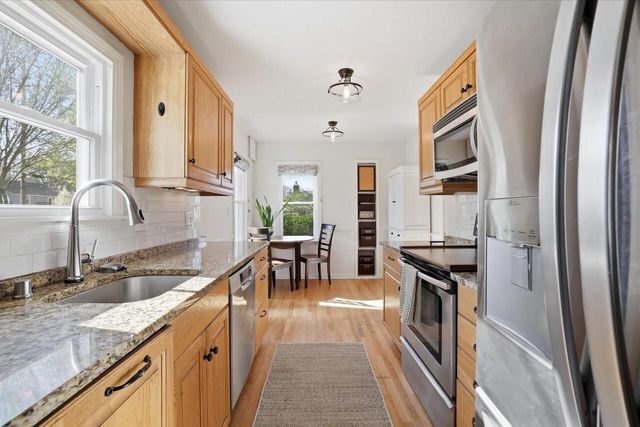 2404 N 89th STREET, Wauwatosa, WI 53226