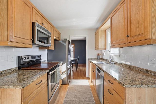 2404 N 89th STREET, Wauwatosa, WI 53226