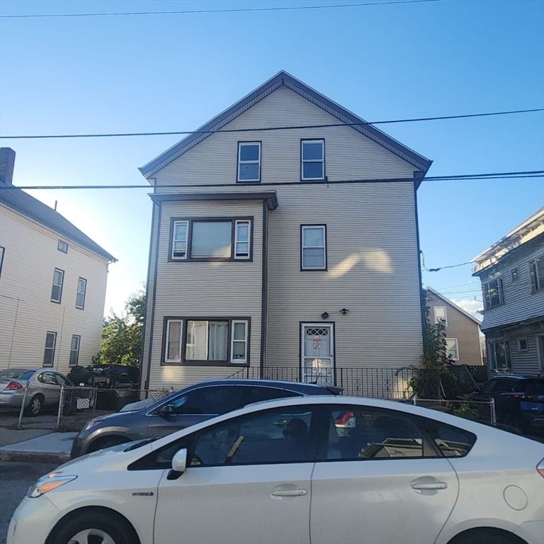 34 Danforth St, Fall River, MA 02720