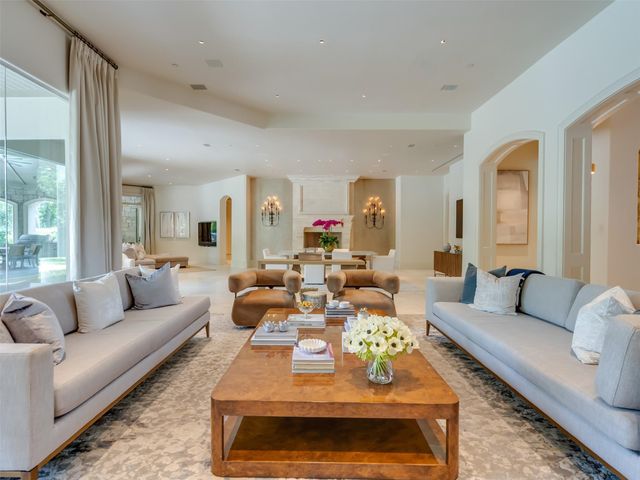 11527 Green Oaks Drive, Houston, TX 77024