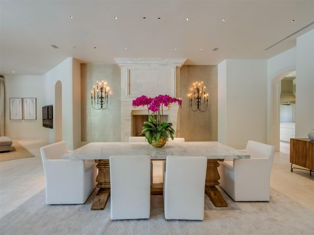 11527 Green Oaks Drive, Houston, TX 77024