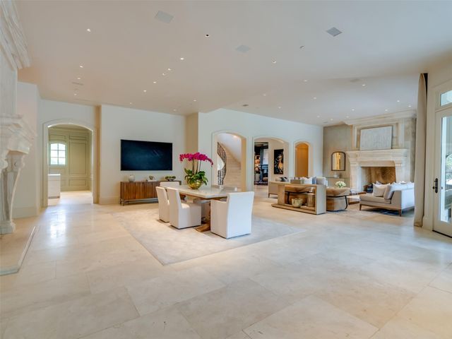 11527 Green Oaks Drive, Houston, TX 77024