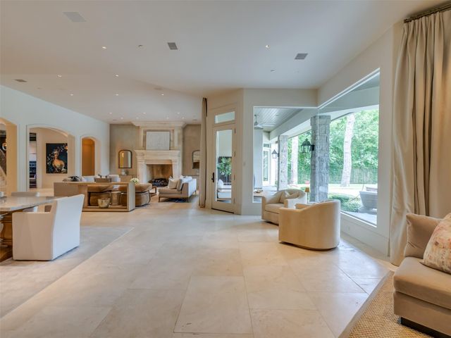 11527 Green Oaks Drive, Houston, TX 77024