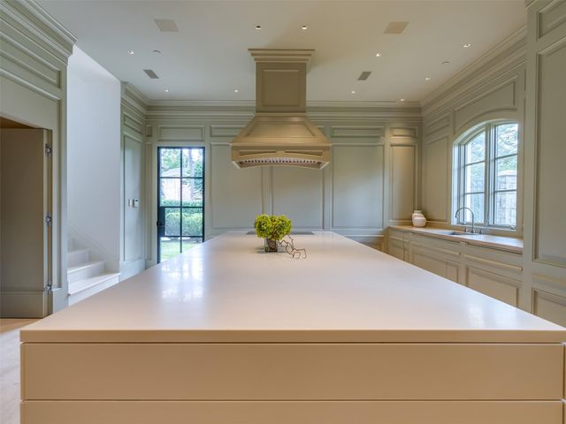 11527 Green Oaks Drive, Houston, TX 77024