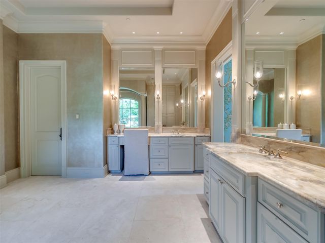 11527 Green Oaks Drive, Houston, TX 77024