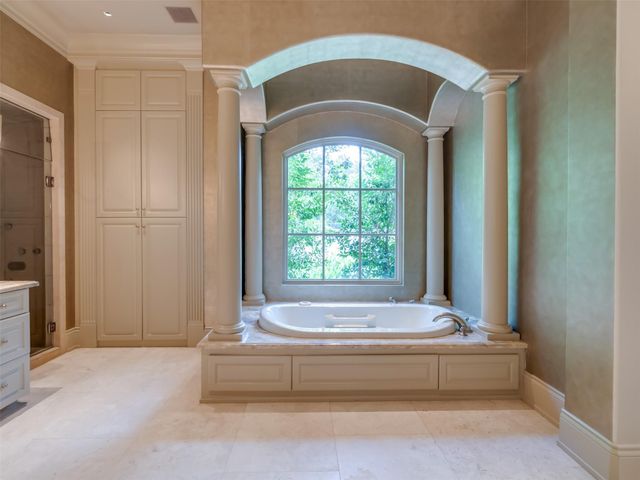 11527 Green Oaks Drive, Houston, TX 77024