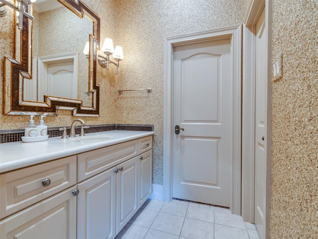 11527 Green Oaks Drive, Houston, TX 77024