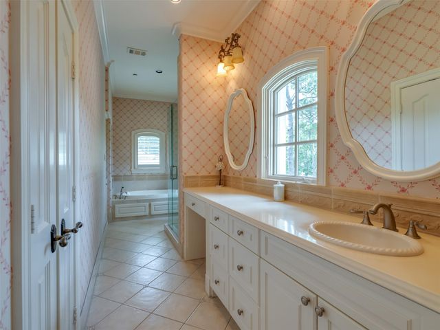 11527 Green Oaks Drive, Houston, TX 77024