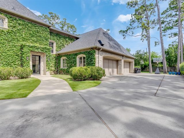 11527 Green Oaks Drive, Houston, TX 77024