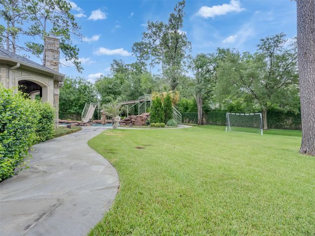 11527 Green Oaks Drive, Houston, TX 77024