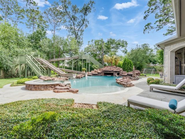 11527 Green Oaks Drive, Houston, TX 77024