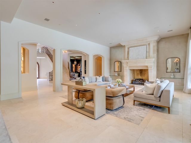 11527 Green Oaks Drive, Houston, TX 77024