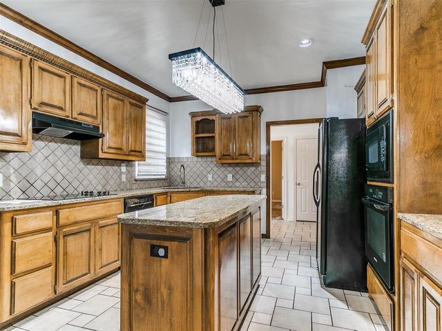 16516 Covington Manor, Edmond, OK 73012