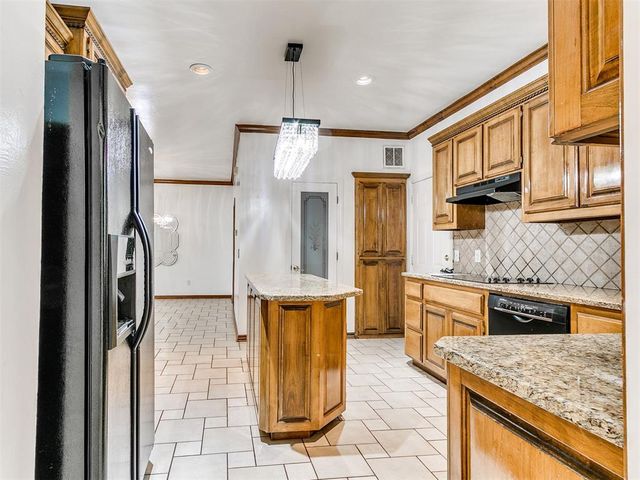 16516 Covington Manor, Edmond, OK 73012