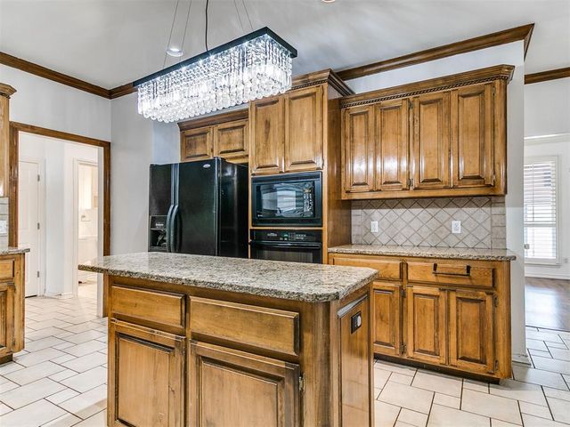 16516 Covington Manor, Edmond, OK 73012