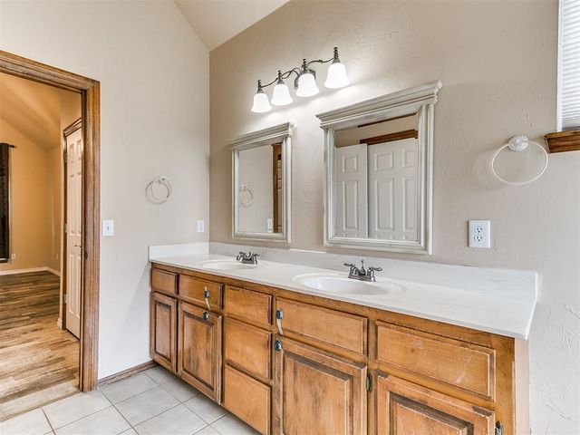 16516 Covington Manor, Edmond, OK 73012