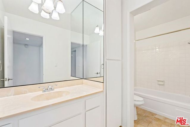 1134 Alta Loma Road 216, West Hollywood, CA 90069