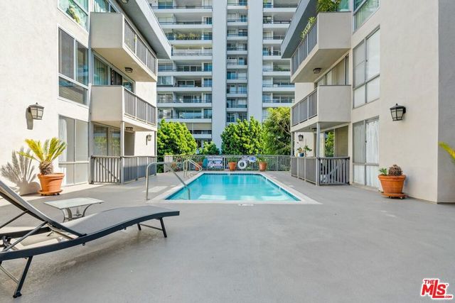 1134 Alta Loma Road 216, West Hollywood, CA 90069