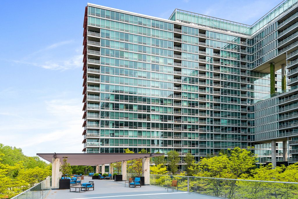 9725 Woods Drive 802, Skokie, IL 60076