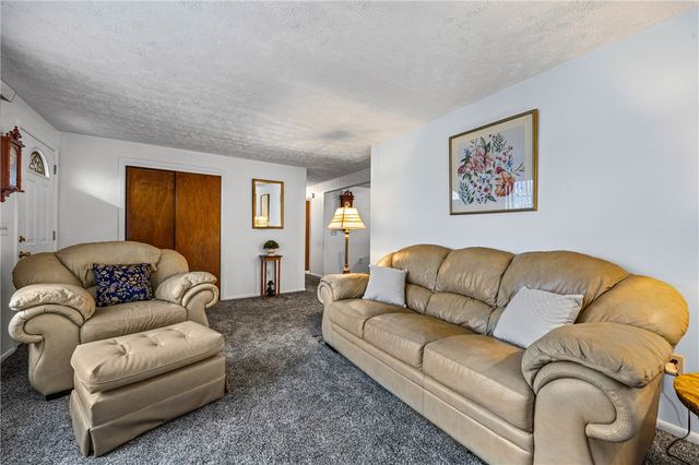 41 Shadywood Drive, Gates, NY 14606