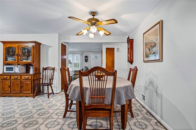 41 Shadywood Drive, Gates, NY 14606