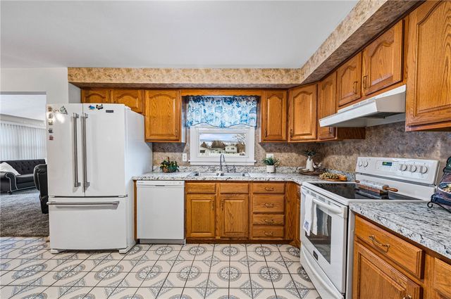 41 Shadywood Drive, Gates, NY 14606