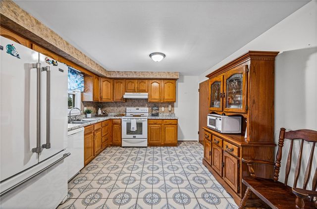 41 Shadywood Drive, Gates, NY 14606