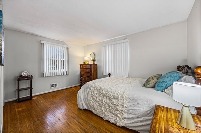 41 Shadywood Drive, Gates, NY 14606