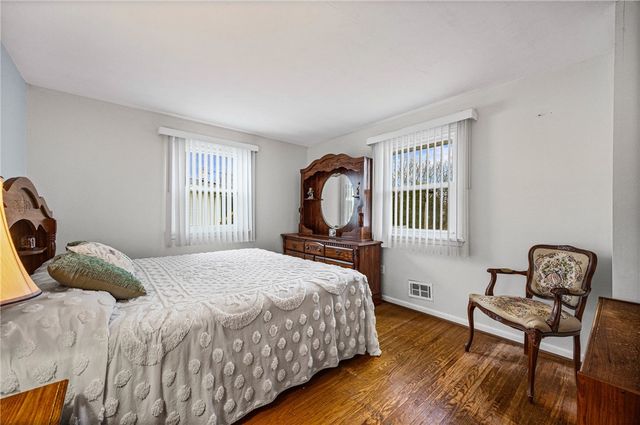 41 Shadywood Drive, Gates, NY 14606