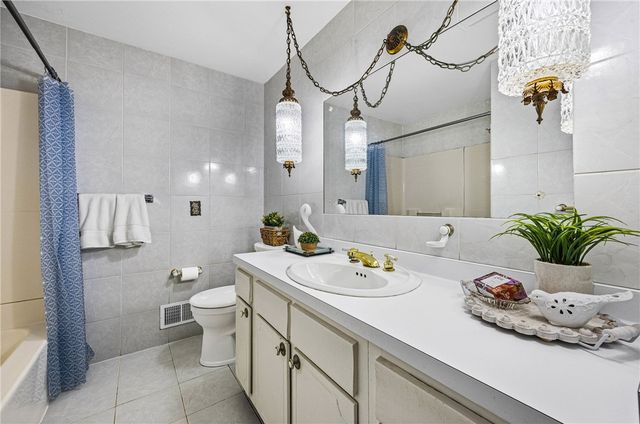 41 Shadywood Drive, Gates, NY 14606