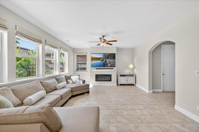 11642 N Bella Vita Avenue, Fresno, CA 93730