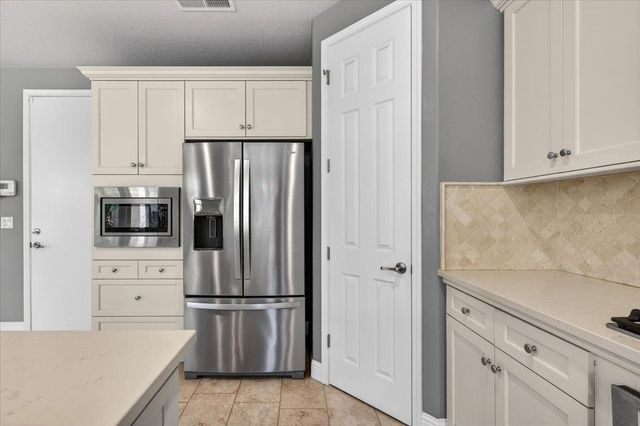 11642 N Bella Vita Avenue, Fresno, CA 93730