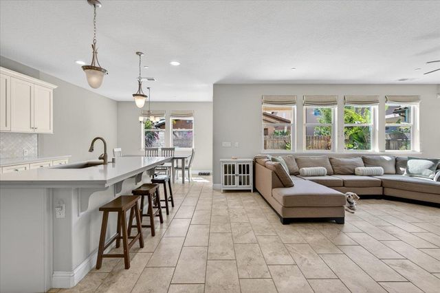 11642 N Bella Vita Avenue, Fresno, CA 93730