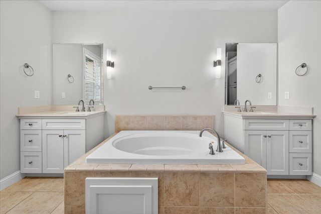 11642 N Bella Vita Avenue, Fresno, CA 93730