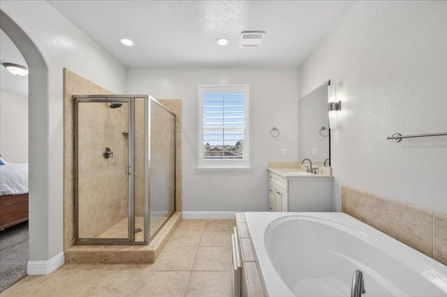 11642 N Bella Vita Avenue, Fresno, CA 93730