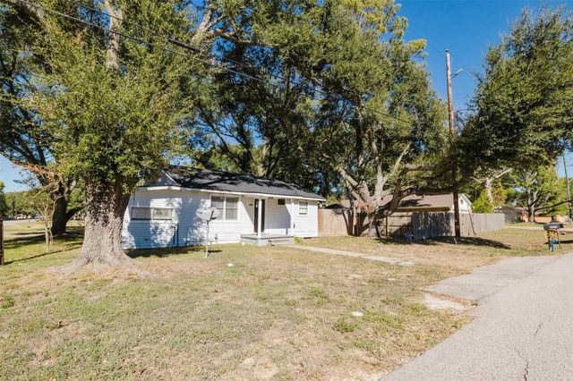 2518 Daugherty Street, Waller, TX 77484