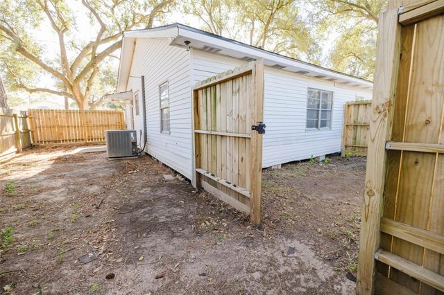 2518 Daugherty Street, Waller, TX 77484