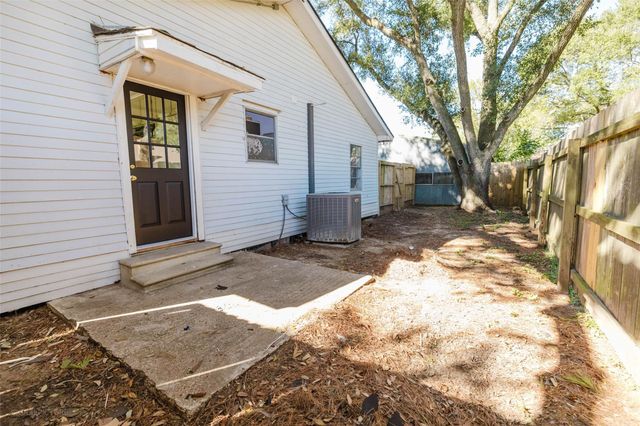 2518 Daugherty Street, Waller, TX 77484