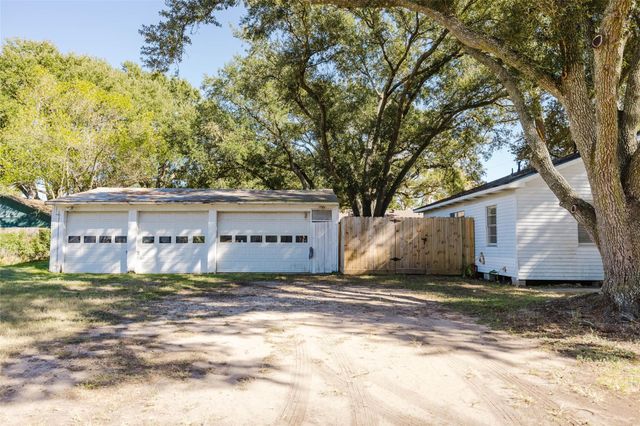 2518 Daugherty Street, Waller, TX 77484